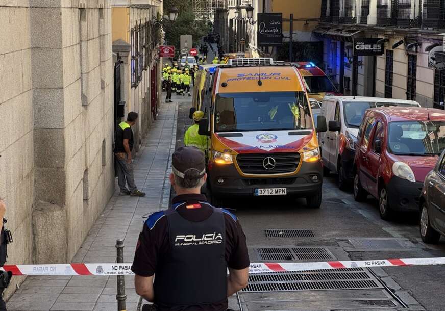 (FOTO) "Zvučalo je kao bomba" Urušila se zgrada u Madridu, najmanje 10 osoba povrijeđeno