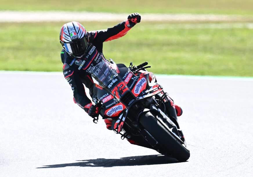 (VIDEO) "Udario sam galeba" Beceki uz zanimljivu situaciju pobijedio na MotoGP sprintu u Australiji