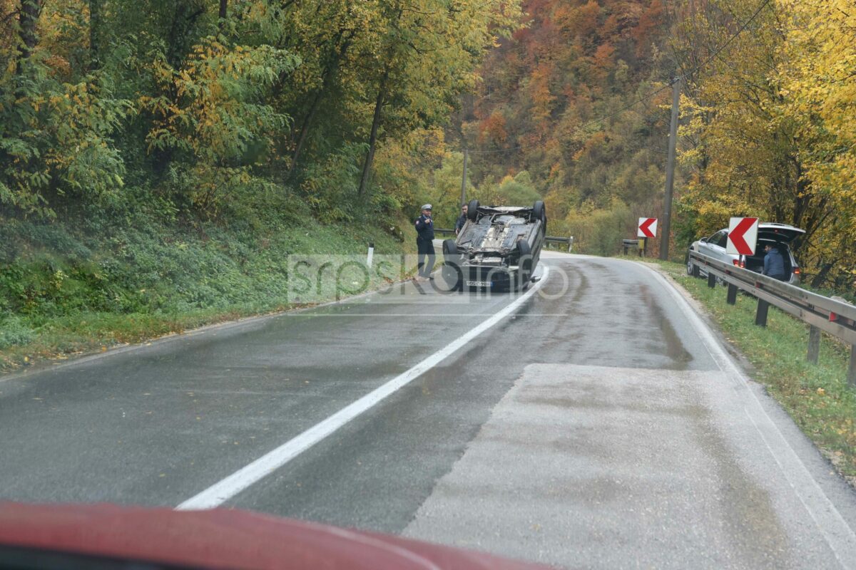 Saobraćajna nesreća na izlazu iz kanjona Tijesno, automobilom se prevrnuo na krov