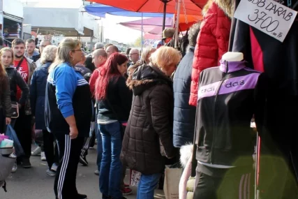 (FOTO) "Moj djed je prodao zemlju da ovo kupi" Zvonimir pokazao šta je ulovio na buvljaku ZA 20 EVRA, ljudi pali u trans