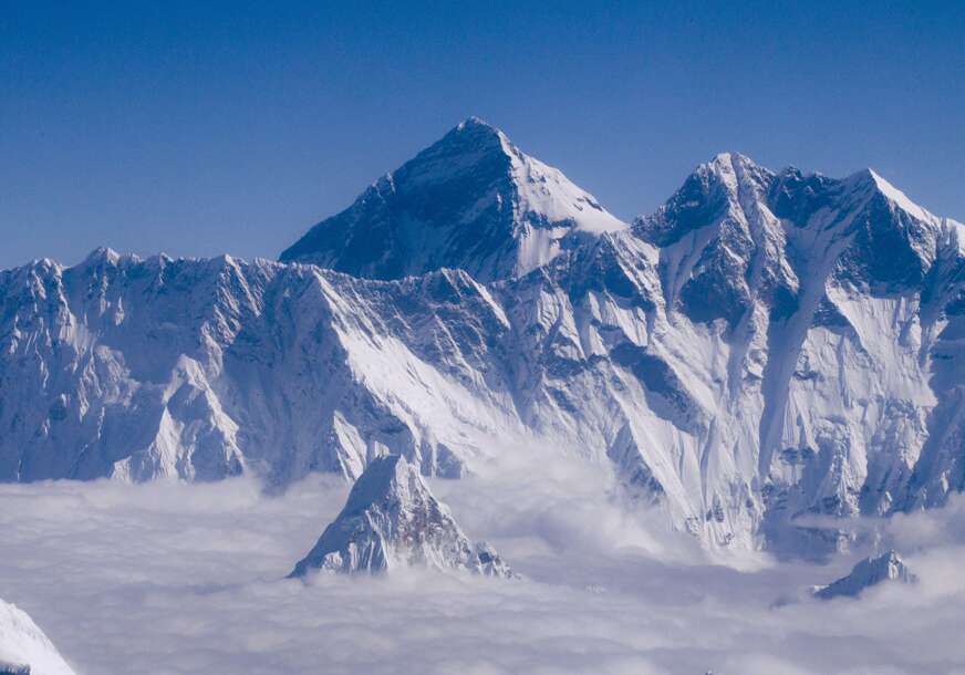 Obustavlja se planinarenje: Mont Everest ZATVOREN ZA TURISTE zbog obilnog snijega