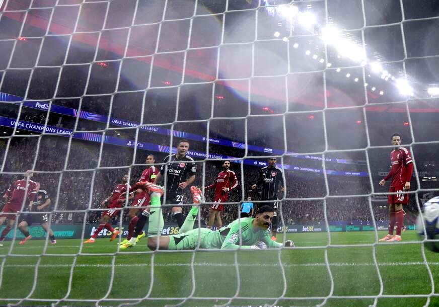 detalj sa utakmice Ajntraht - Liverpul