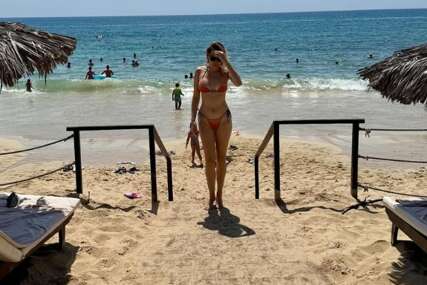 (FOTO) "Ljeto vrati se, sve ti je oprošteno" Voditeljka (47) objavila slike u ubitačnom kupaćem, ima tijelo za desetku