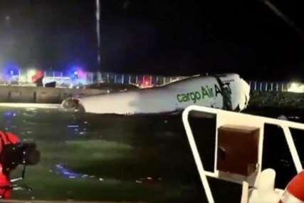 (VIDEO) SRUŠIO SE BOING 747 PRI SLIJETANJU Avion izletio sa piste i završio u MORU, poginule 2 osobe