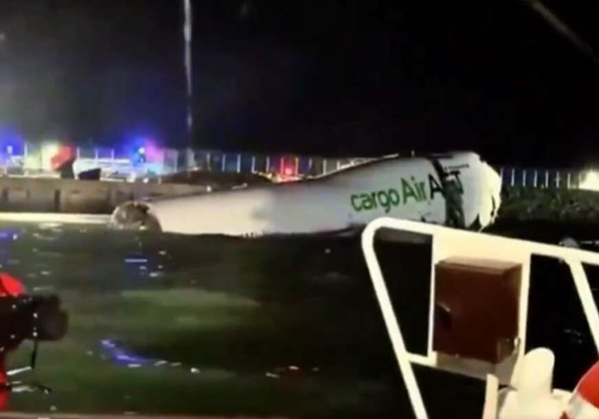 (VIDEO) SRUŠIO SE BOING 747 PRI SLIJETANJU Avion izletio sa piste i završio u MORU, poginule 2 osobe