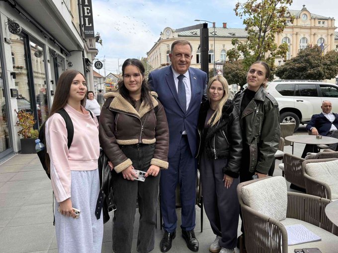 (FOTO) “Drago mi je čuti riječi podrške” Dodik u druženju s Bijeljincima