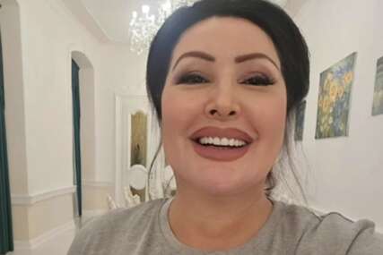 (FOTO) "Najponosnija baka na svijetu" Veliko slavlje u dvorcu Dragane Mirković, pjevačica dobila najljepšu titulu
