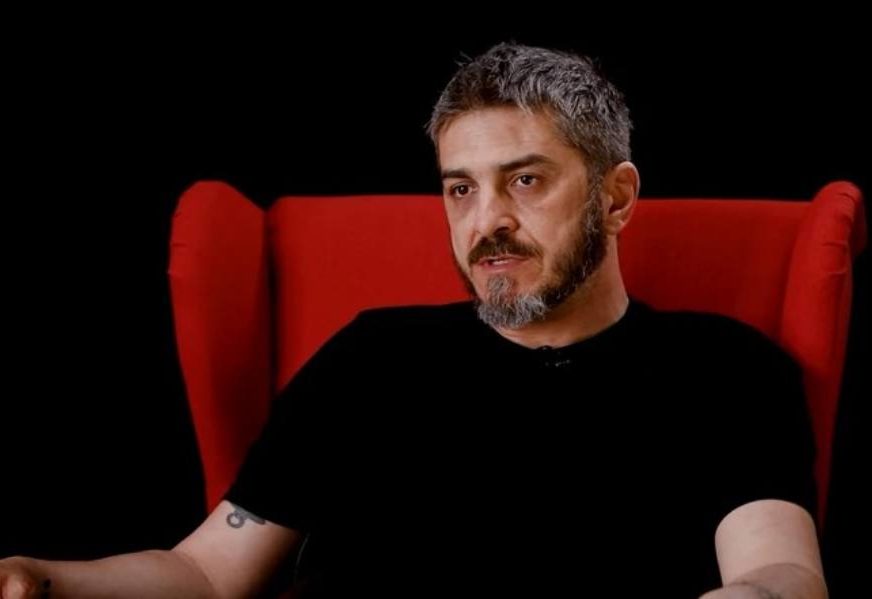 "Bio sam u ludnici, a 15 godina sam KORISTIO NARKOTIKE" Jezivi detalji iz života glumca zbog koga je uhapšena djevojka (27) osumnjičena za proganjanje