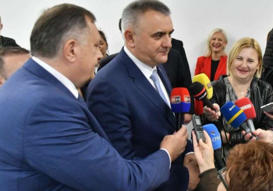 (FOTO) NEOČEKIVANA SCENA Milorad Dodik za "BN" uzeo izjavu od Save Minića