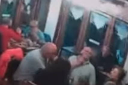 (VIDEO) "Sve se desilo u trenutku nepažnje" Lopov u kafiću gostu ukrao torbicu sa 3.000 KM