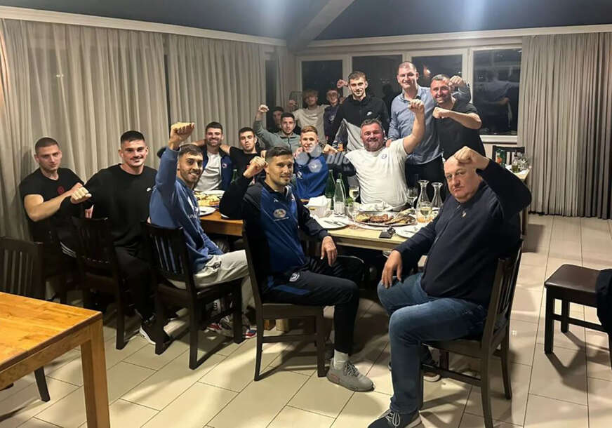 slavlje fudbalera HNK Kruševo nakon izbacivanja Borca iz Kupa BiH