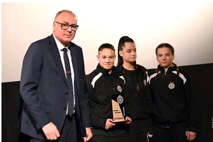(FOTO) VELIKO PRIZNANJE Godišnja nagrada JSD Partizan našoj Brođanki Anastasiji Mitrović