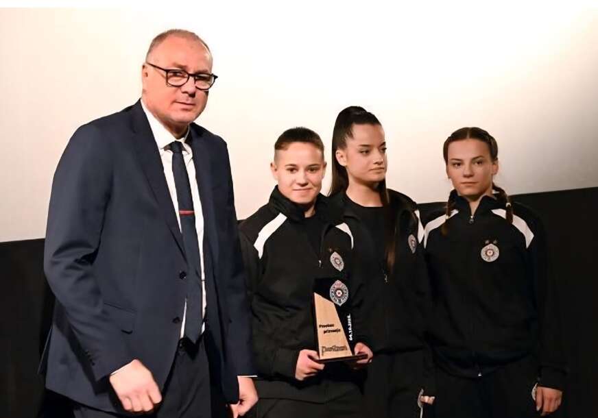 (FOTO) VELIKO PRIZNANJE Godišnja nagrada JSD Partizan našoj Brođanki Anastasiji Mitrović