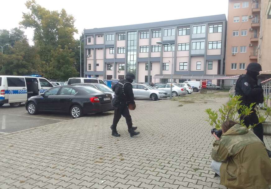Simići dovedeni u tužilaštvo