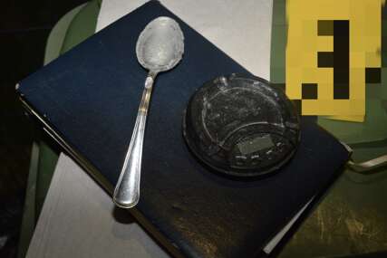 (FOTO) PRETRES U BIJELJINI Uhapšene 2 osobe, pronađena droga