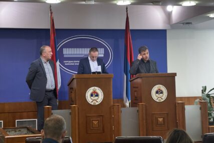BEZ VIJADUKTA Zakazana redovna sjednica NS RS, opozicija nezadovoljna dnevnim redom, VLADAJUĆI NISU IZAŠLI PRED NOVINARE