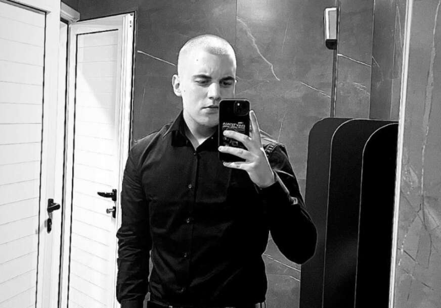 (FOTO) Livno zavijeno u crno: Ovako izgleda "BMW" U KOJEM JE POGINUO mladić (18) nakon što je udario u KRAVE