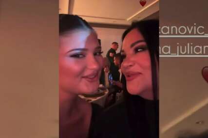 (FOTO) Jana sa kćerkom u provodu: Kristina Džulijen poslije skandala ne skida osmijeh sa lica i ljubi majku