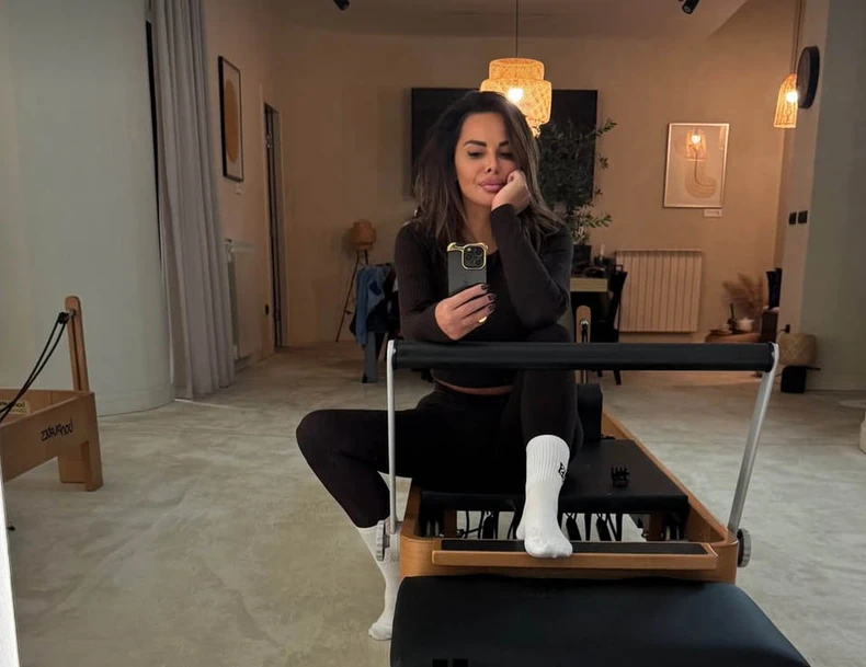 (VIDEO) Top majica istakla tanani struk: Sonja Vuksanović se UTEGLA U HELANKE, pokazala kako vježba na pilatesu