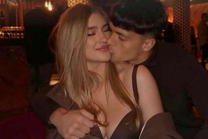 (FOTO) LENA U VEZI SA FUDBALEROM Kćerka Goce Tržan se ljubi sa dečkom pred svima, njen dekolte nikome nije promakao