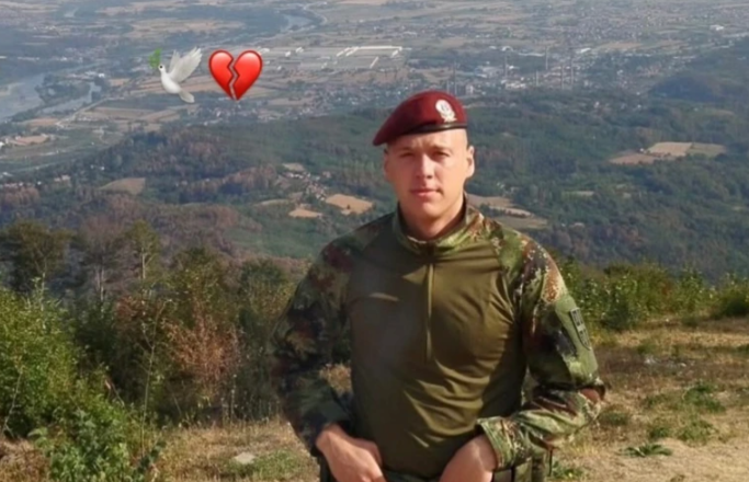 (FOTO) "Stradao je obavljajući ono što je najviše volio" Od stradalog vojnika Luke (21) oprostili se i veterani elitne vojne jedinice