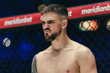 (VIDEO) MMA borci ga nemilosrdno mlatili motkom: Isplivao snimak kako Bojković i njegovi prijatelji prebijaju čovjeka