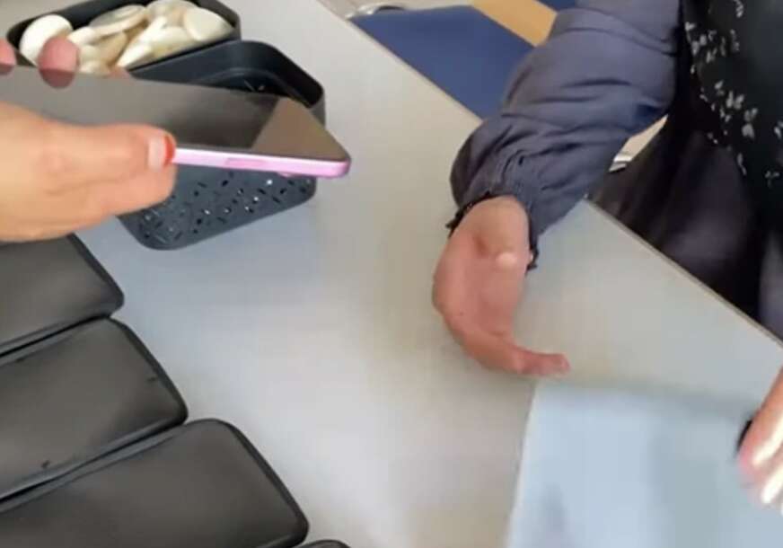 Nobilni telefon u ruci