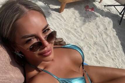 (FOTO) BUJNO POPRSJE U PRVOM PLANU Nataša Rodić objavila selfi u bikiniju, svi komentarišu njen izgled