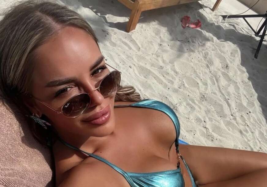 (FOTO) BUJNO POPRSJE U PRVOM PLANU Nataša Rodić objavila selfi u bikiniju, svi komentarišu njen izgled