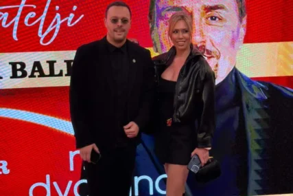IGOR I NATAŠA KOJIĆ DOŠLI NA KONCERT KOD OCA Svi se skockali do bola, a Kebina žena se ne odvaja od njega