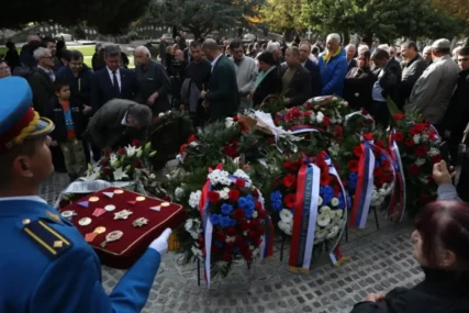 Ispraćen uz počasnu paljbu: General Pavković sahranjen u Aleji zaslužnih građana