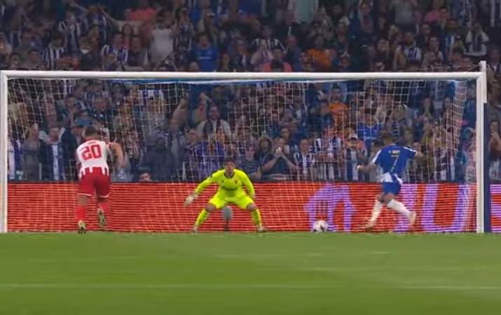 (VIDEO) Porto poveo sa bijele tačke: Reakcija štopera Crvene zvezde i skrivljen penal