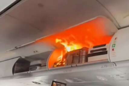 (VIDEO) POŽAR BUKTI U AVIONU Vatra gori, uplašeni putnici VRIŠTE, stravični prizori iz letjelice u vazduhu