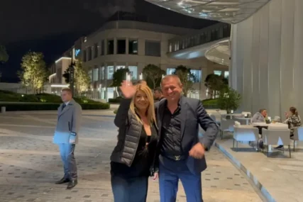 SINU I KĆERKI PREPISAO PO HOTEL U NJEMAČKOJ Pjevač je sa suprugom Mirom 30 godina u braku, izgledaju zaljubljeno kao PRVOG DANA