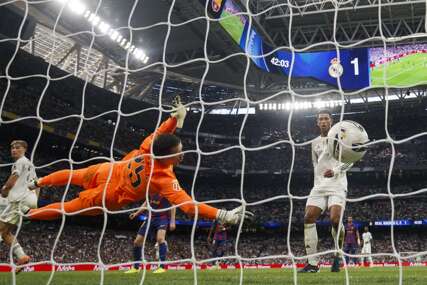 Samo 5 minuta bilo neriješeno: Real Madrid savladao Barselonu 2:1 u haotičnom El Klasiku