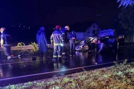 (VIDEO) SUMNJA SE DA IMA MRTVIH Preticao autobus pun putnika, pa se zakucao u automobil