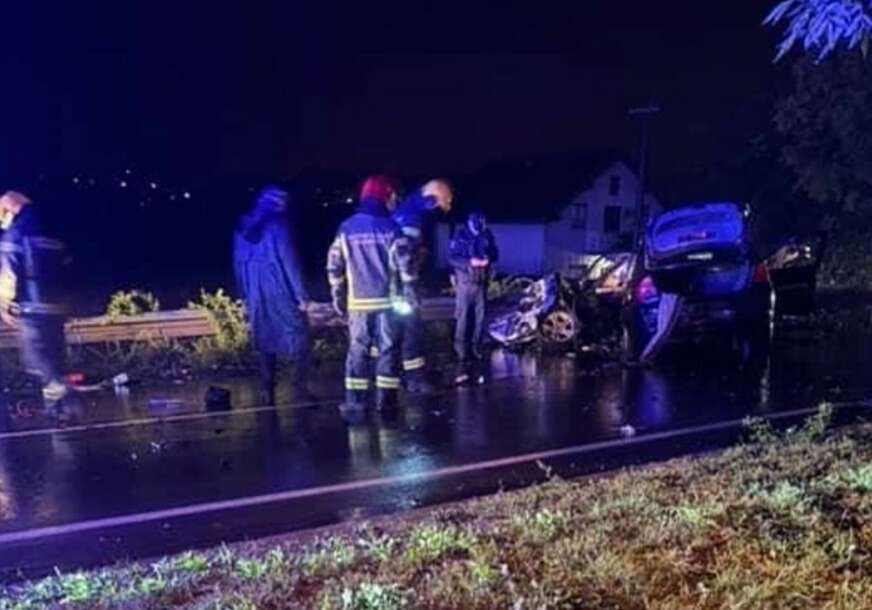 (VIDEO) SUMNJA SE DA IMA MRTVIH Preticao autobus pun putnika, pa se zakucao u automobil