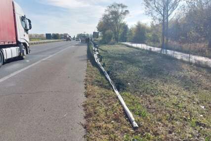 (FOTO) PROBIJENA ZAŠTITNA OGRADA Pogledajte jezive scene sa mjesta nesreće u kojoj je stradao mladi džudista, djeca se vraćala sa takmičenja