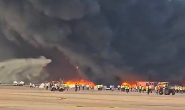(VIDEO, FOTO) DETALJI POŽARA NA AERODROMU Jezivi prizori dolaze iz Dake