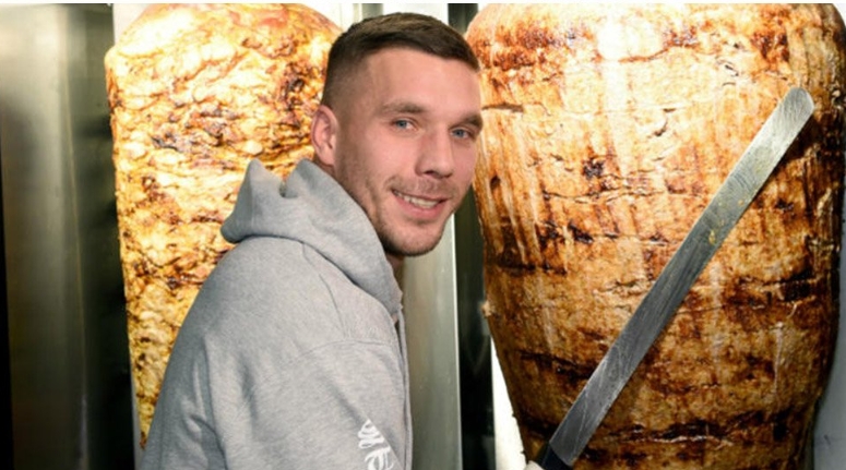 "Nije istina da fudbaleri uvijek žele da spavaju u luksuznom hotelu sa pet zvjezdica" Lukas Podolski razvio OZBILJAN BIZNIS, postao kralj kebaba