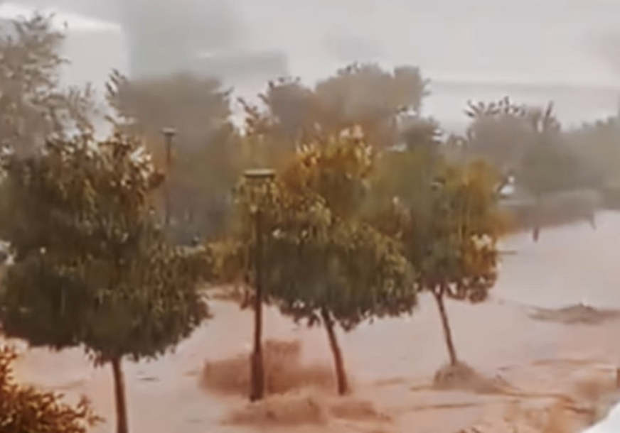 (VIDEO) Cijeli grad pod vodom: Nevrijeme u Španiji, bujica nosi sve pred sobom