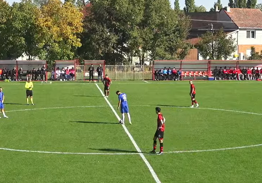 (VIDEO) Od početka sezone nisu primili platu: Fudbaleri sjeli na teren zbog lažnih obećanja