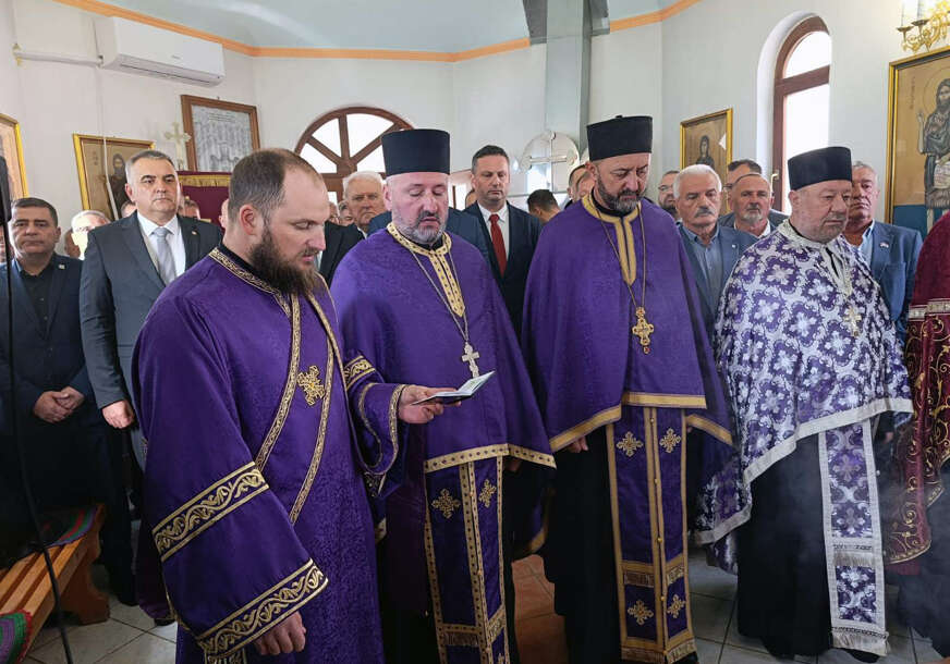 (FOTO) Parastos i sjećanje u Mrkonjić Gradu: 30 godina od masakra nad Srbima u Zapadnoj Krajini