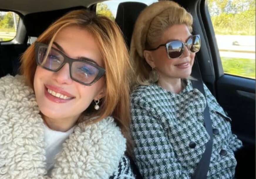 (FOTO) "SAD I MLAĐU DA UDAŠ" Suzana Mančić poslije vjenčanja krenula sa kćerkom na put, komentari se samo nižu