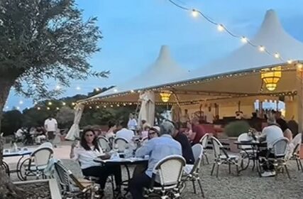 (VIDEO) "Ma ovo je nerealno" Otišla u restoran pjevača Stinga u Toskani, otvorila meni, pa se šokirala