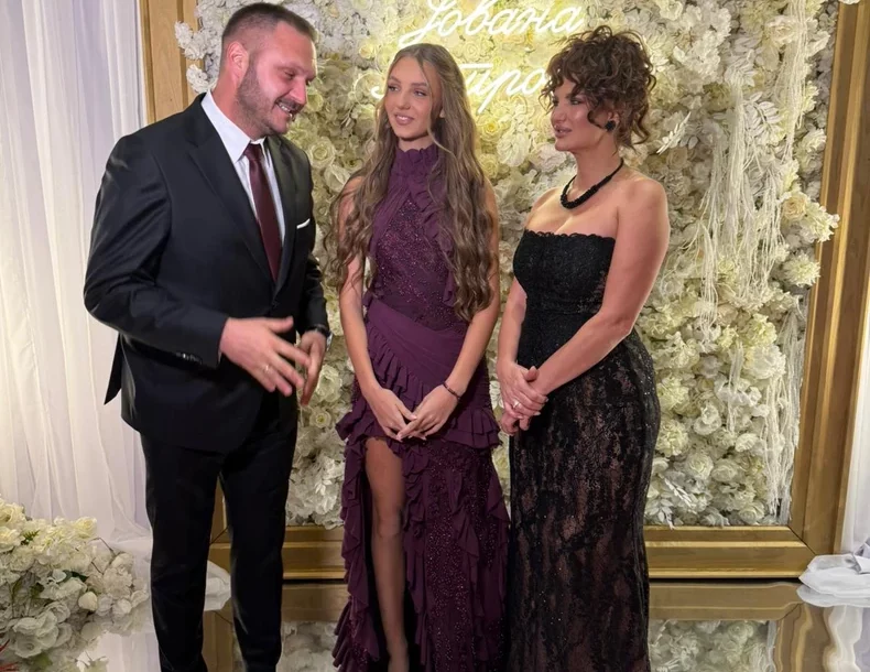 (VIDEO) ISPEKAO 200 LITARA RAKIJE Za kćerkino punoljetstvo Dejan Petrović poslužio goste pićem koje je sam pripremio