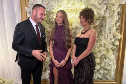 (VIDEO) ISPEKAO 200 LITARA RAKIJE Za kćerkino punoljetstvo Dejan Petrović poslužio goste pićem koje je sam pripremio
