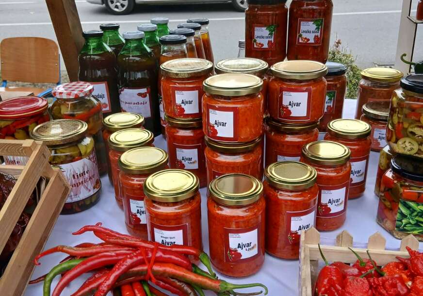PAD CIJENA GOTOVE ZIMNICE Evo koliko koštaju ajvar, pečene paprike i drugi domaći proizvodi na pijacama