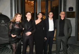 (FOTO) "MOJA SREĆA, MOJE SVE" Viki Miljković puca od ponosa, njen sin završio je školu, a evo gdje nastavlja školovanje