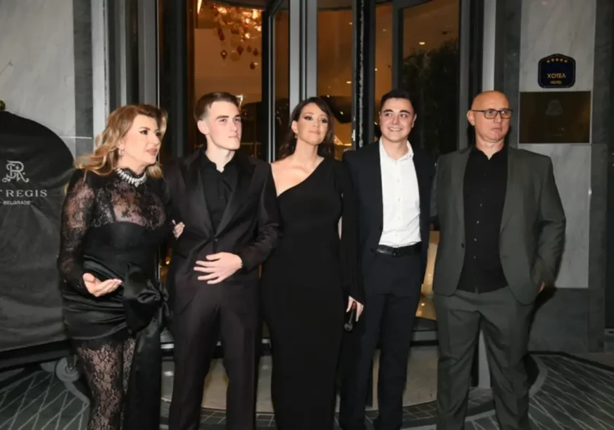 (FOTO, VIDEO) OVO JE TAŠKETOVA PRVA ŽENA Sa njom ima prelijepu kćerku Jelenu, a Viki je predstavila medijima na proslavi 18. rođendana Andreja